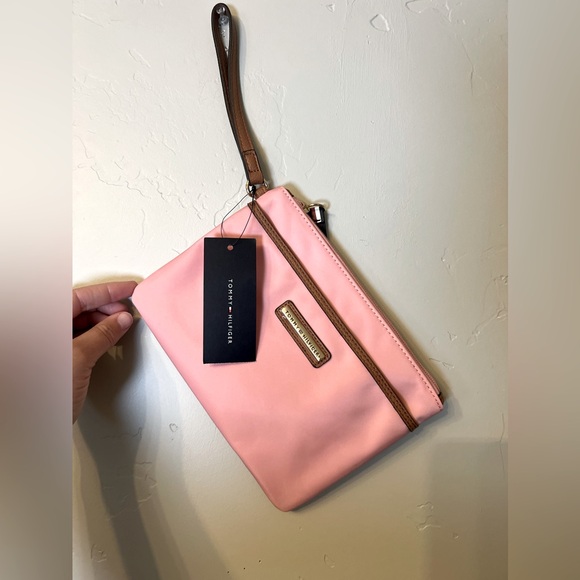 NWT Tommy Hilfiger Wristlet Wallet Pink - Picture 1 of 6